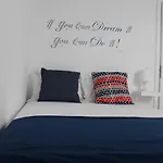 Hostel Uau